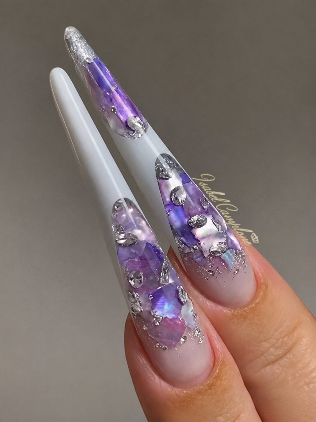 Formes extrêmes avec encapsulation de nacre et cristaux violets, réalisation Isabel Camplone