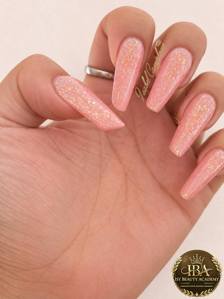 Pose longue aux Popits en rose pailleté, les cinq ongles, réalisation Isabel Camplone