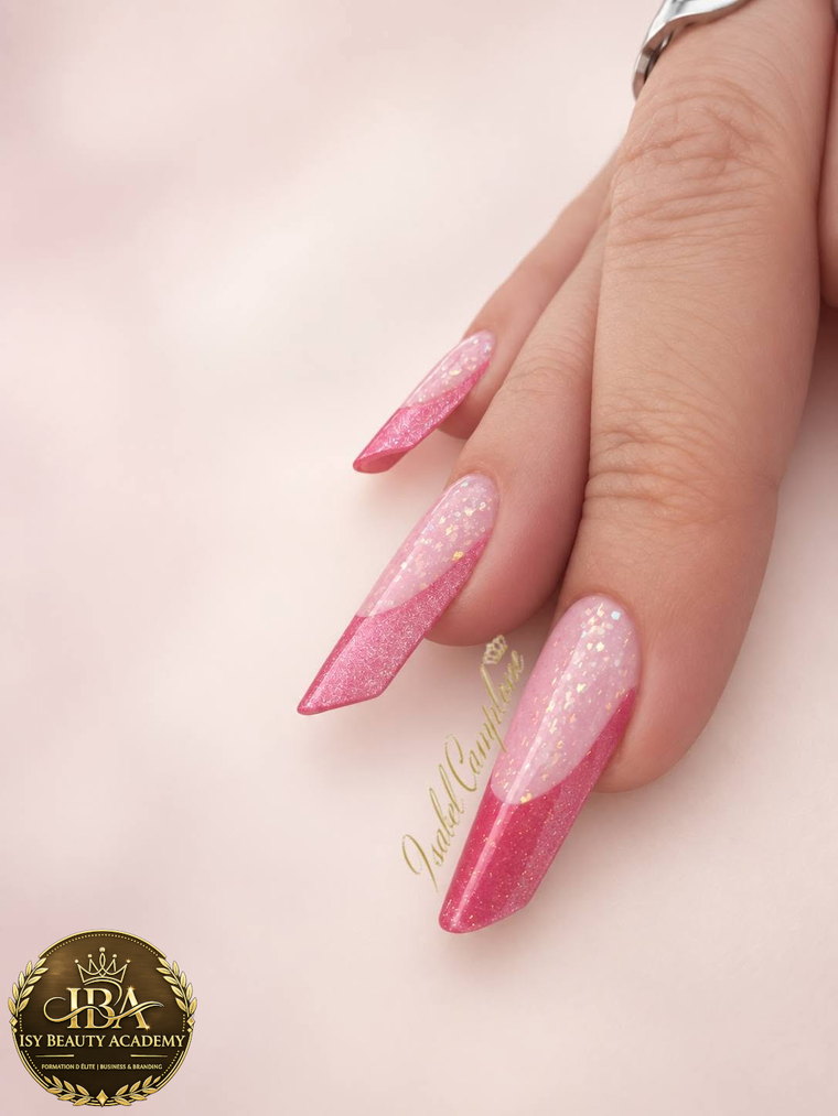 French rose sur formes construites aux Popits, bord libre net et courbe régulière